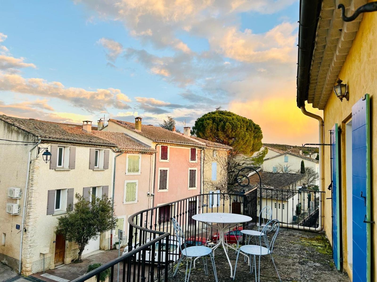 Hotel La Sarrasine Villes-sur-Auzon Exterior foto